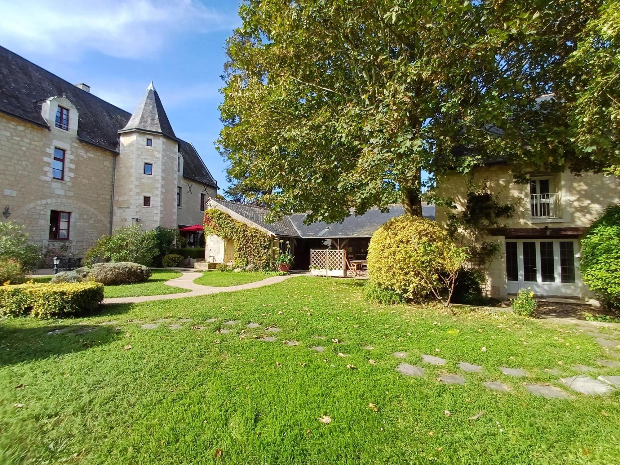 Manoir De L'Abbaye Bed & Breakfast Seuilly ภายนอก รูปภาพ