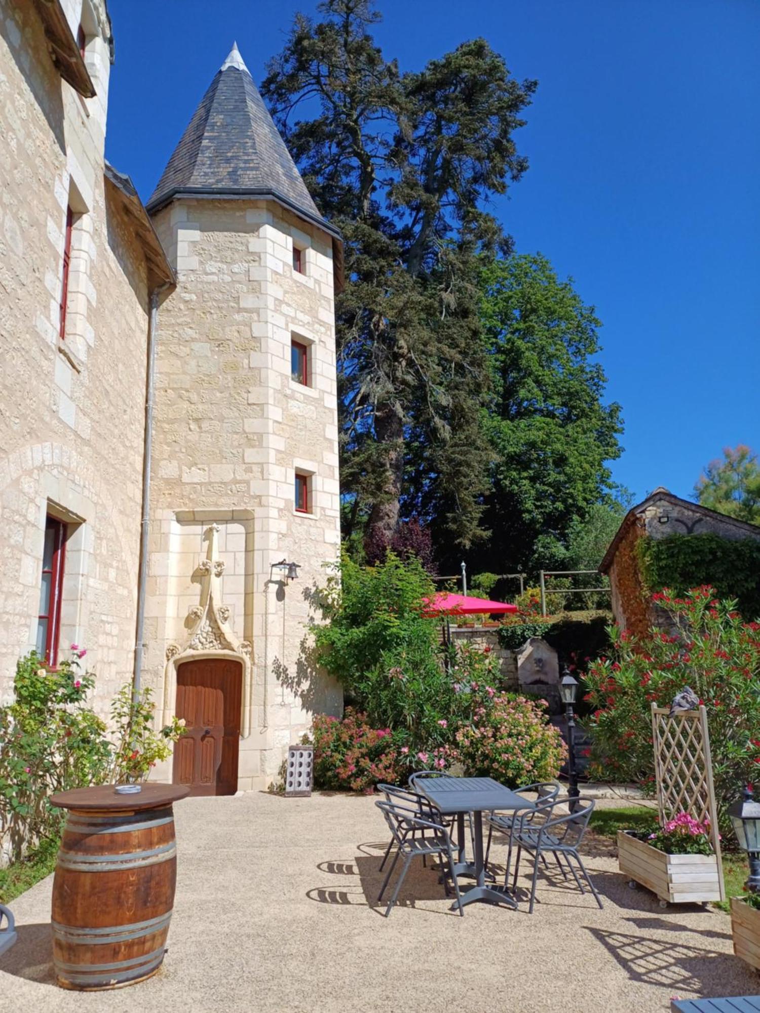 Manoir De L'Abbaye Bed & Breakfast Seuilly ภายนอก รูปภาพ